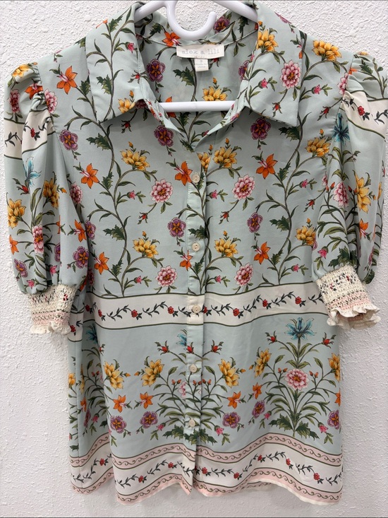 Alex and Lili Tops - Floral Puff-Sleeve Button-Down Blouse in Sage Green